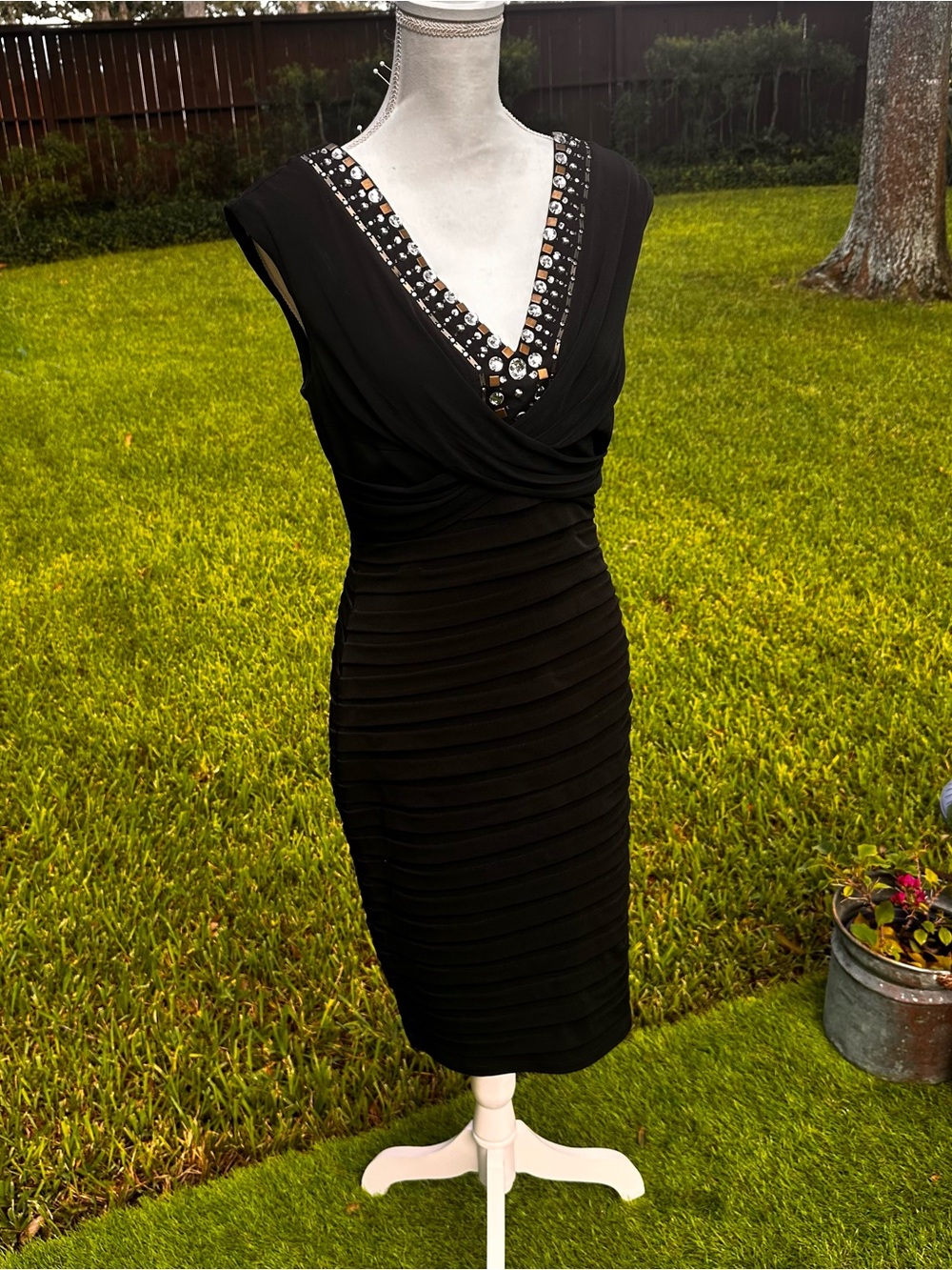 Dress Barn Black Sleeveless V-Neck Ruched Sheath Dress with Beaded Trim